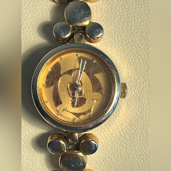 Vintage Disney watch ♥️🖤 - Picture 3 of 5